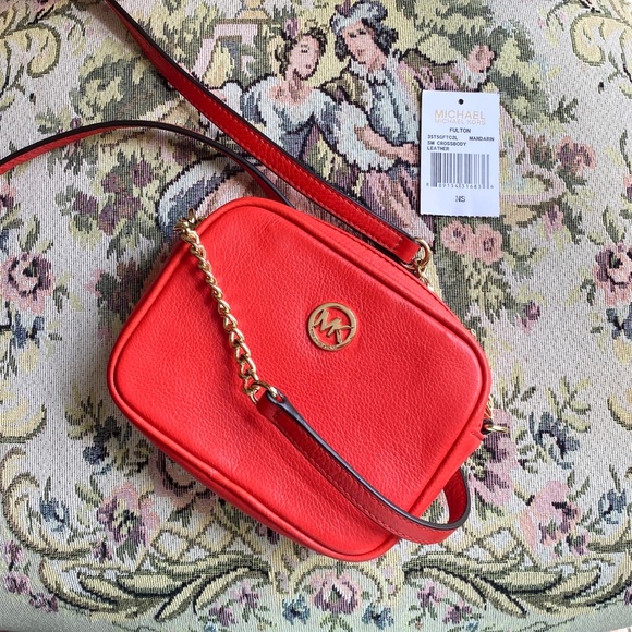 Michael Kors Handbags - NWT Michael Kors Crossbody